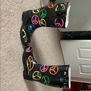 peace sign black rain boots, henry ferrera- size 9
